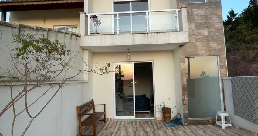 Excelente sobrado com 3 suítes no Jardim Rubi – Mogi das Cruzes