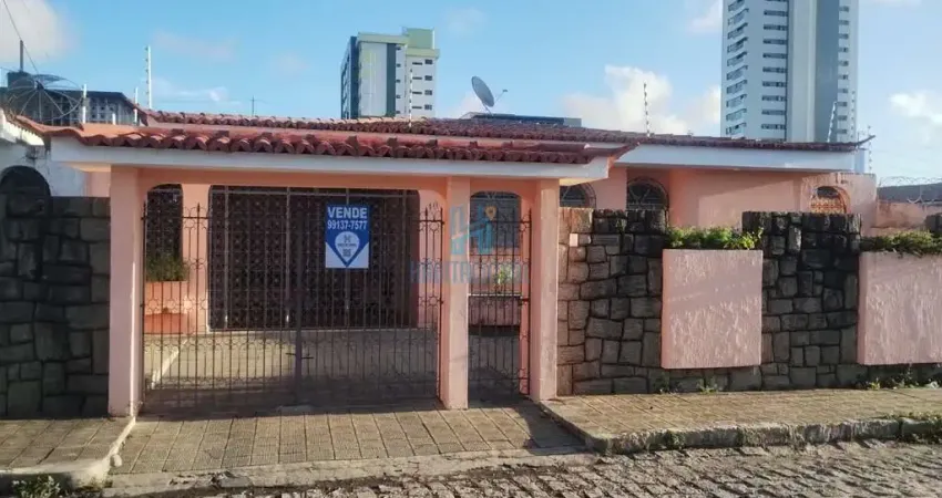Casa com 3 quartos à venda na Desembargador Adauto Maia, 1091, Lagoa Nova, Natal