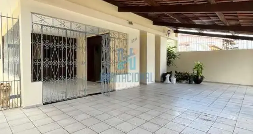 Casa com 4 quartos à venda na Justino Xavier de Souza, 2301, Lagoa Nova, Natal