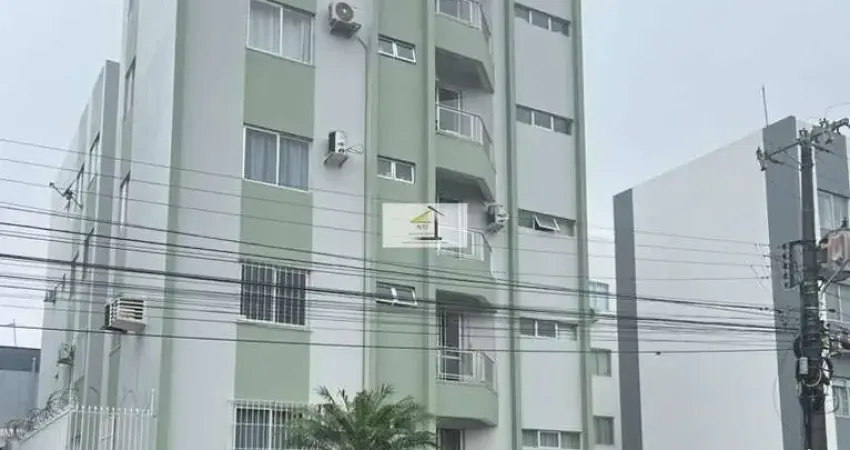 Imóvel bem localizado no Kobrasol de 2 quartos com garagem livre coberta!