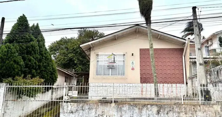 Oportunidade! casa à venda com 3 dormitórios e quintal espaçoso em capoeiras, florianópolis