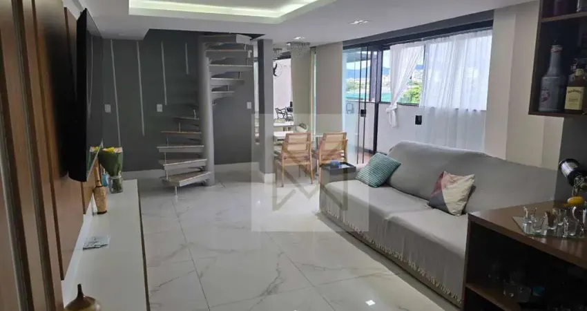 Vendo maravilhosa cobertura com 3 suítes, 5 banheiros, 2 vagas de garagem, piscina e churrasqueira.