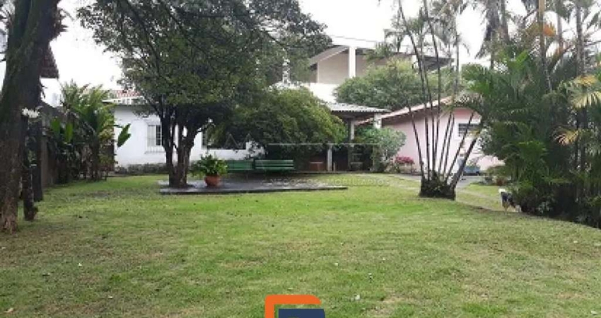Casa térrea com 900m de terreno no Jardim Esplanada