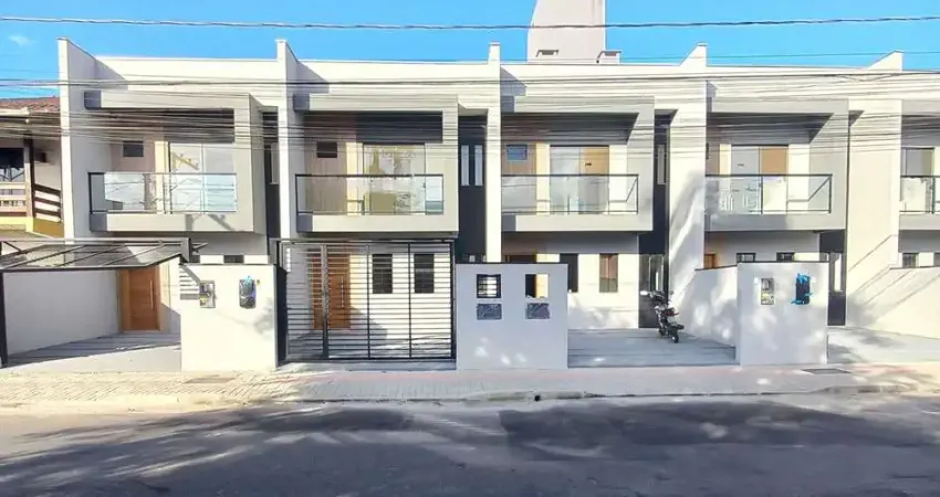 Sobrado à venda no bairro Costa e Silva - Joinville/SC