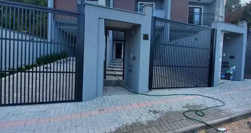 Sobrado à venda no bairro São Marcos - Joinville/SC