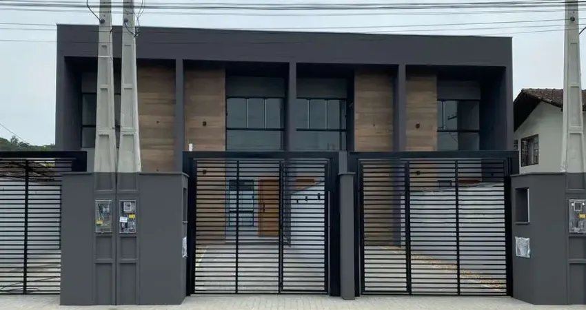 Sobrado à venda no bairro Boehmerwald - Joinville/SC