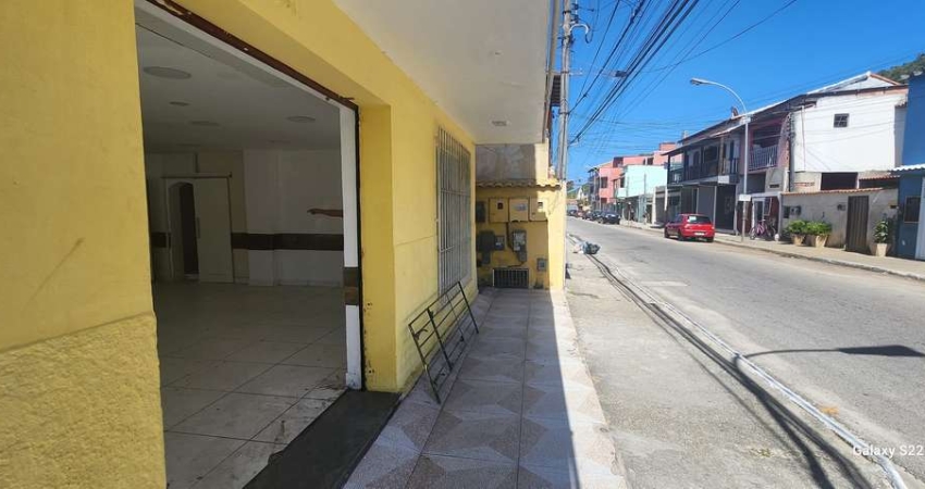 Loja para locação de esquina com sala ampla e 1 banheiro, Gamboa, Cabo Frio, RJ