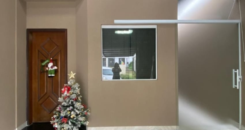 Linda casa térrea com suíte ,2 vagas e área goumert