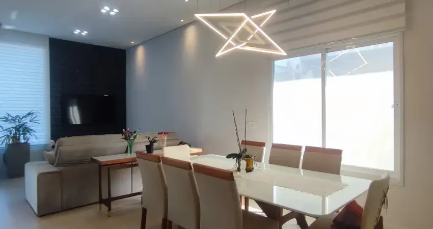 Linda casa em condomínio prox.a cidade,arborizado, com bosque,praças  e pomar