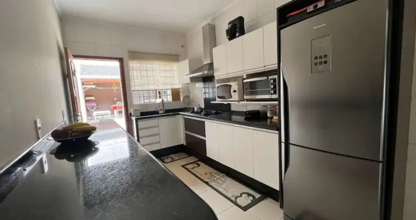 Casa à venda: 3 Quartos, próxima à Nova Prochet! Londrina PR