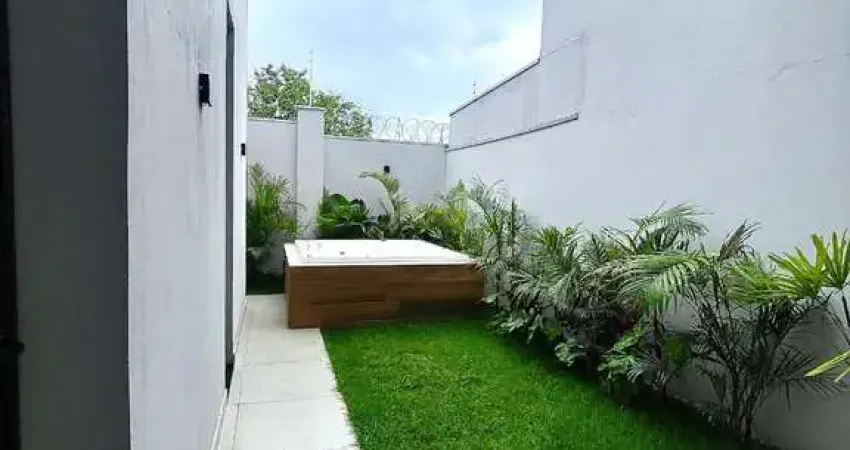 Casa em condomínio fechado com 3 quartos à venda no Grand Ville, Uberlândia 