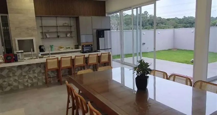 Casa com 3 dormitórios à venda, 300 m² por R$ 2.890.000,00 - Condomínio Bella Vittá - Jundiaí/SP