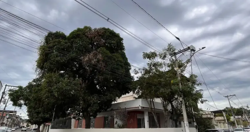D25-Neves-São Gonçalo,Casa REFORMADA d esquina,3qts,Garagem,Quintal.Bom local,Aceita financ.bancário