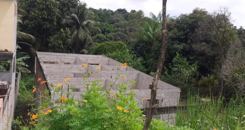 D31-engenho pequeno - são gonçalo - terreno 360m² com casa inacabada, bem estruturada, condomínio fechado