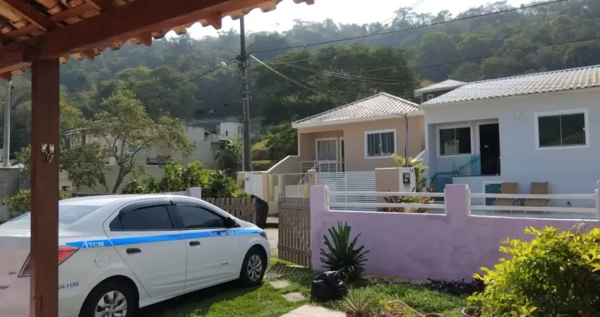 D12-Vàrzeas das Moças-SG Casa Condomínio, 2qts, Cozinha Americana, garagem, Suite em anexo no fundos