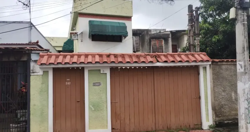 D15-Neves-São Gonçalo- Casa Ampla 4qts,2wc,quintal,churrasqueira,2vagas,Bom Local,Ac.Financ.Bancário