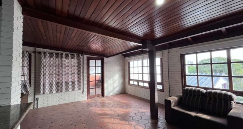 Casa com 3 quartos para alugar na Rua Marcone, 575, Partenon, Porto Alegre