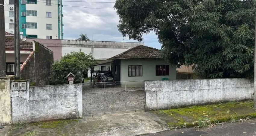 Terreno à venda na Rua Guilherme Berner, 483, Santo Antônio, Joinville