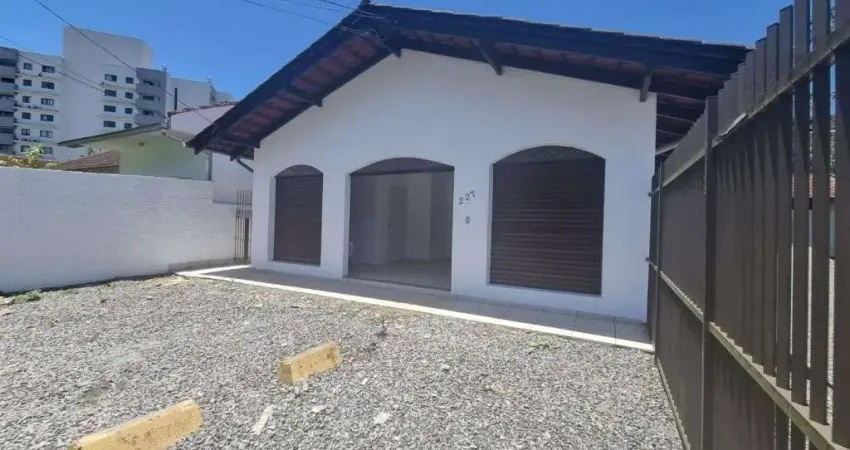Sala comercial para alugar na Rua São Roque, 227, Floresta, Joinville