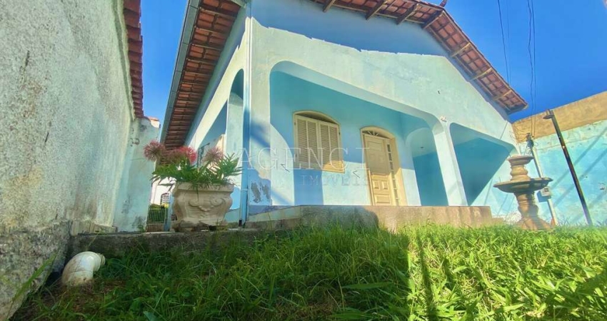 Casa 03 quartos com suíte no bairro Camargos