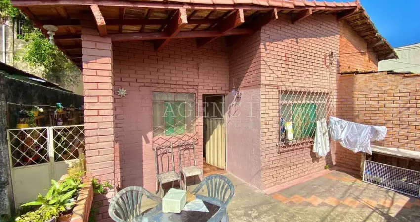 Casa geminada de 2 quartos com suíte no bairro Alto dos Pinheiros