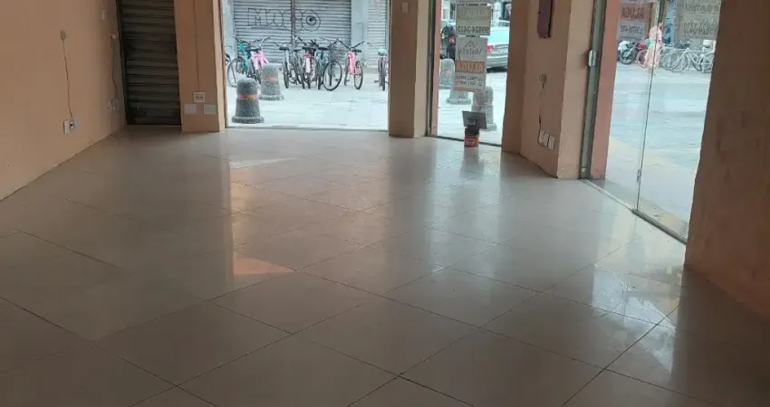 Alugo loja ampla no calçadão de Macaé bem no Centro do comércio