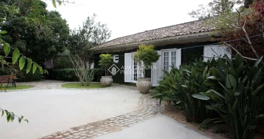 Casa comercial à venda na Rua Canto da Amizade, 273, Lagoa da Conceição, Florianópolis