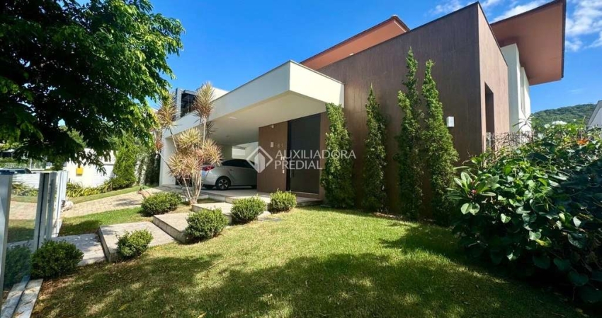 Casa com 4 quartos à venda na Carlos Drummond de Andrade, 61, Lagoa da Conceição, Florianópolis