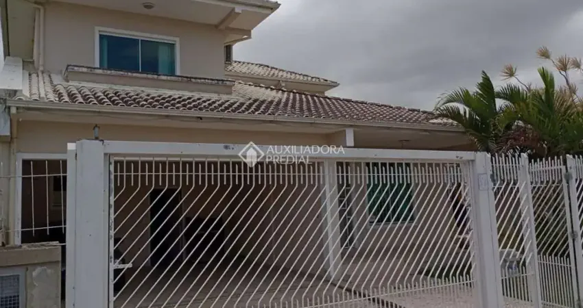 Casa com 4 quartos à venda na Rua Ipê Rosa, 601, Carianos, Florianópolis