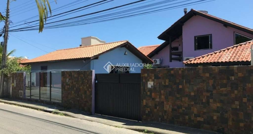 Casa com 4 quartos à venda na Rua José Elias Lopes, 77, Campeche, Florianópolis