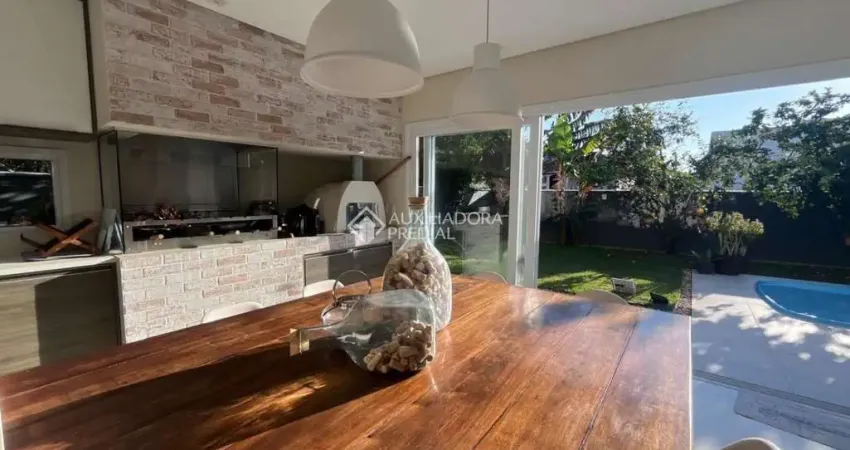 Casa em condomínio fechado com 3 quartos à venda na Rodovia Doutor Antônio Luiz Moura Gonzaga, 3825, Rio Tavares, Florianópolis