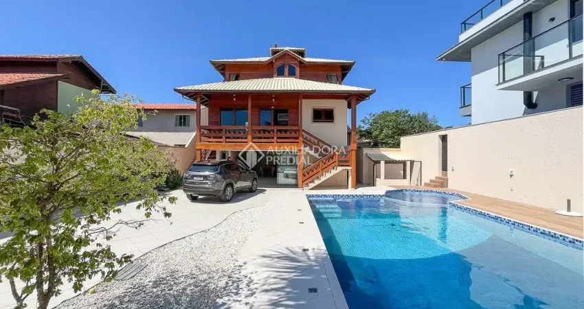 Casa com 3 quartos à venda na Rua Jardim dos Eucaliptos, 1971, Campeche, Florianópolis