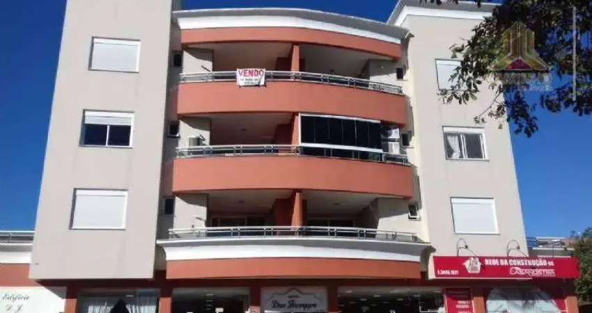 Vendo apartamento de três dormitórios com duas vagas de garagem, elevador, no Centro de Cotiporã RS