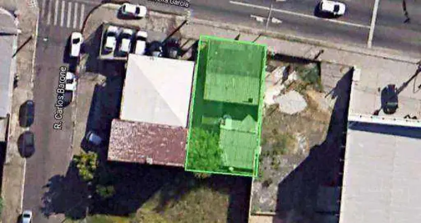 Terminal Triângulo da Assis Brasil, vendo loja comercial bem próximo ao triângulo
