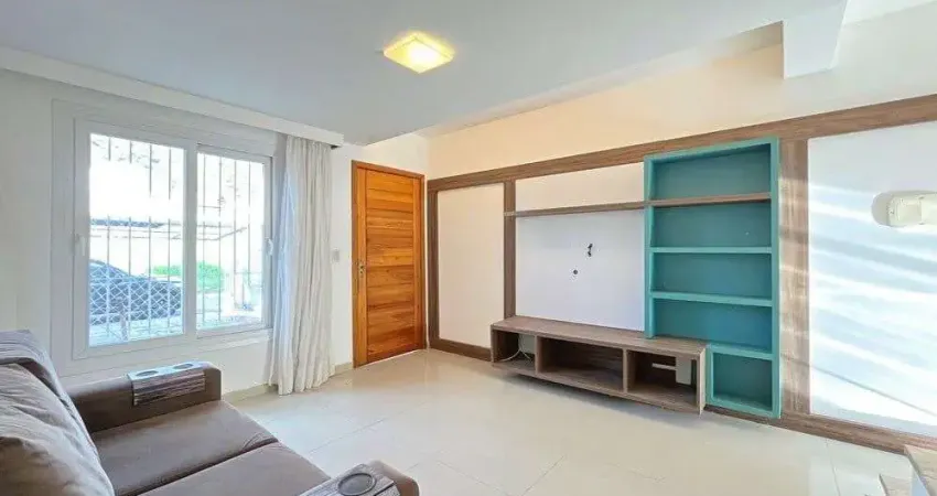 Casa em condomínio fechado com 2 quartos à venda na Rua Irmão Jaime Biazus, 231, Guarujá, Porto Alegre