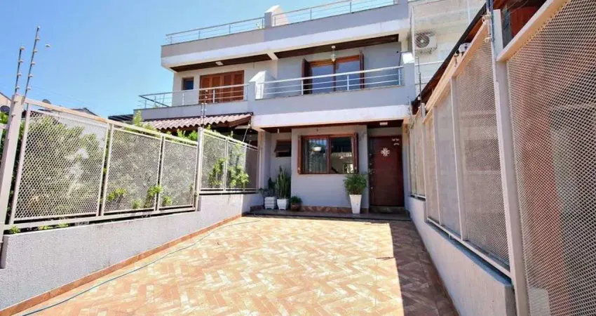Casa em condomínio fechado com 3 quartos à venda na Rua Heitor Kramer, 294, Guarujá, Porto Alegre