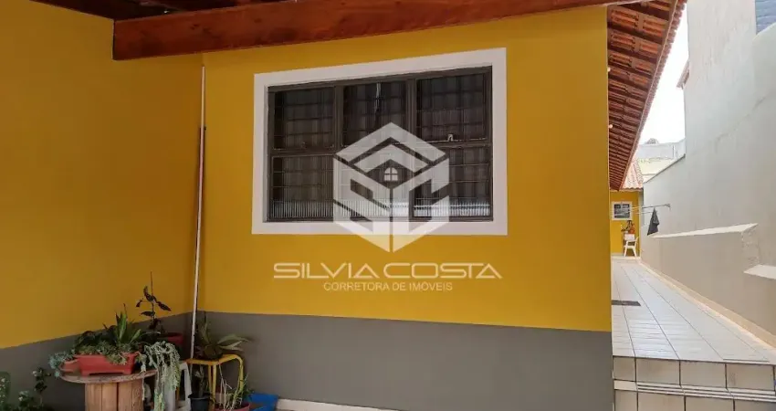 Casa térrea com dois dormitórios e edícula próxima ao centro de são roque