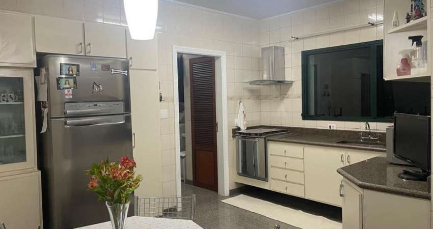 Apartamento tipo para locação com 3 quartos, sendo 1 suíte, 160m²