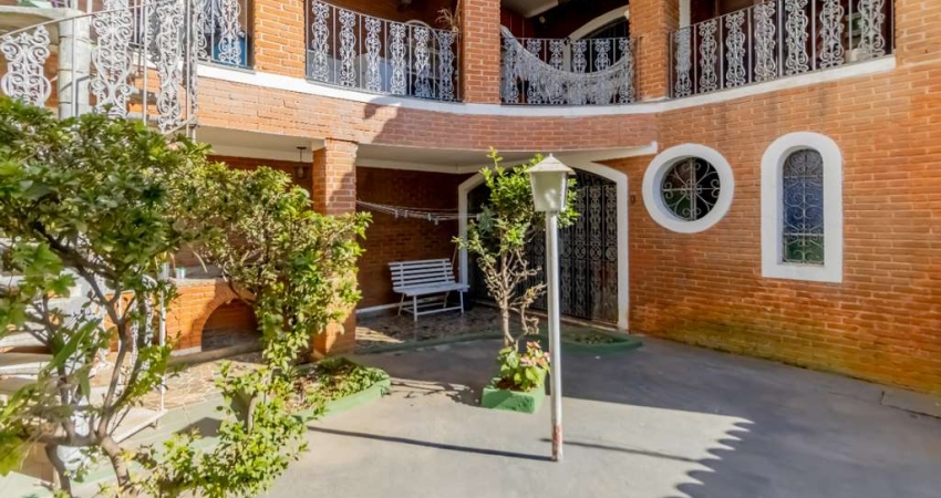Confortável casa tipo para venda com 4 quartos, sendo 1 suíte, 333m²