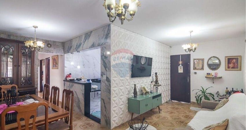 'Ótimo Investimento' Rentabilidade e Conforto! 3 Casas em Terreno de 300m² sendo a principal térrea com Suíte, 3 Vagas e 2 Edículas