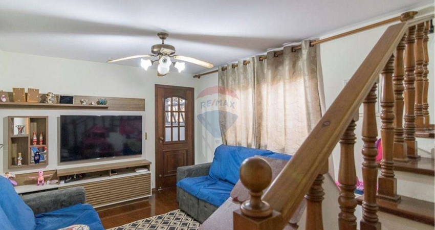 Belíssimo sobrado de 226 m², com edícula completa, 2 salas, lavabo, 3 dormitórios, sendo 1 suite máster com varanda, 2 vagas de garagem, churrasqueira