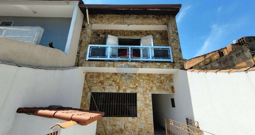 Lindo Sobrado com 1 Suíte com banheira, 3 dormitórios e churrasqueira no Jardim Las Vegas em Santo André - SP