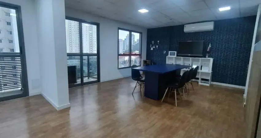 Salas integradas com total de 76,77 m², acabamento de alto padrão, decorada, com 3 salas, recepção, copa