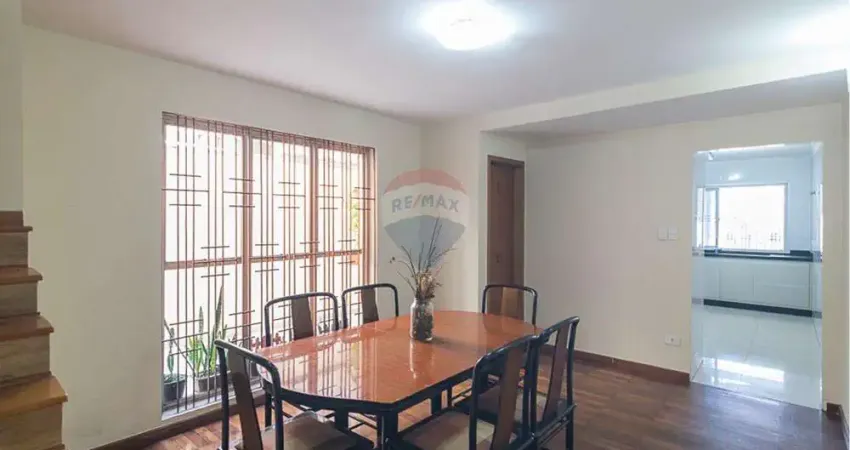 Casa ampla com 262 m² construídos – 4 dormitórios, suíte máster e espaço gourmet com churrasqueira