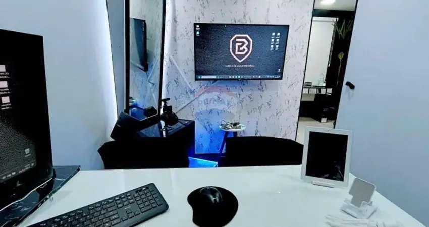 Sala comercial de 38,50 m² para locação, salas individuzliadas, otima localização, piso laminado, ar condicionado e sacada.