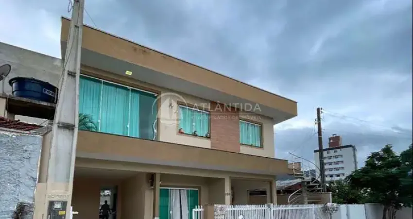 Casa semimobiliada - 06 dormitórios + piscina - areias - camboriú