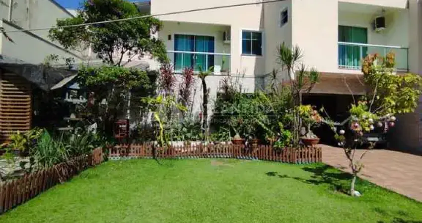 Casa com 3 quartos à venda no Centro, Camboriú