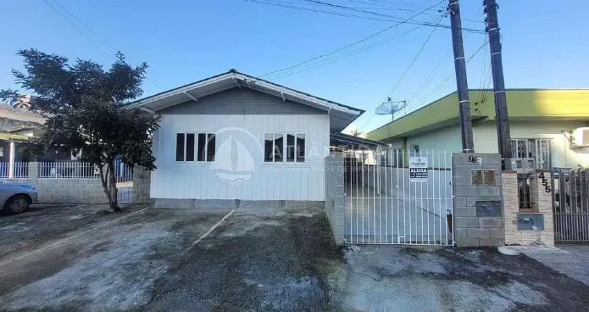 Casa com 3 quartos para alugar no Areias, Camboriú