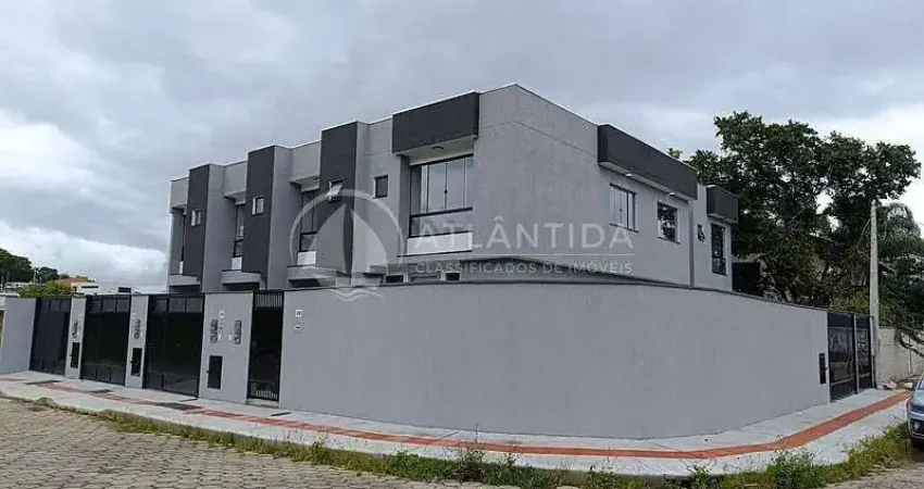 Sobrado 3 dormitórios e amplo pátio - Areias - Camboriú