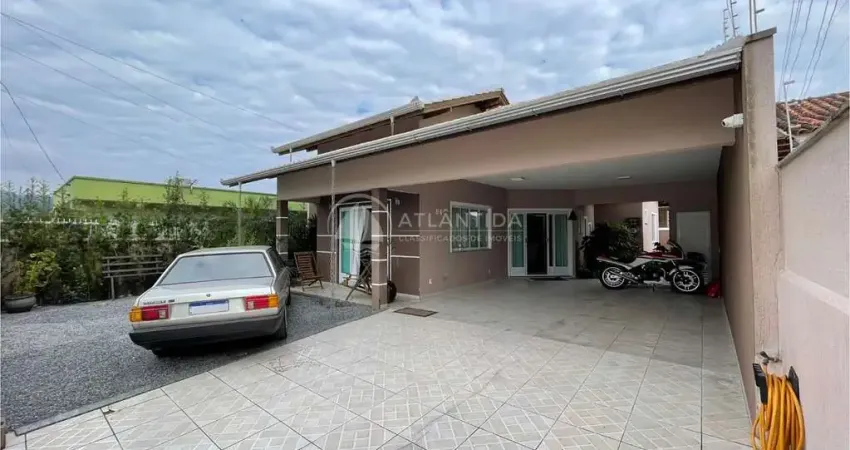 Casa térrea 3 dormitórios e piscina - Areias - Camboriú!